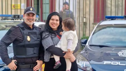 La Policía Nacional de Irún salva la vida de una bebé que se encontraba en parada cardio-respiratoria La Policía Nacional de Irún salva la vida de una bebé que se encontraba en parada cardio-respiratoria