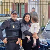 La Policía Nacional de Irún salva la vida de una bebé que se encontraba en parada cardio-respiratoria La Policía Nacional de Irún salva la vida de una bebé que se encontraba en parada cardio-respiratoria