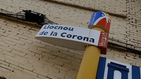 Indicativo en uno de los accesos a Llocnou de la Corona (València) Indicativo en uno de los accesos a Llocnou de la Corona (València)
