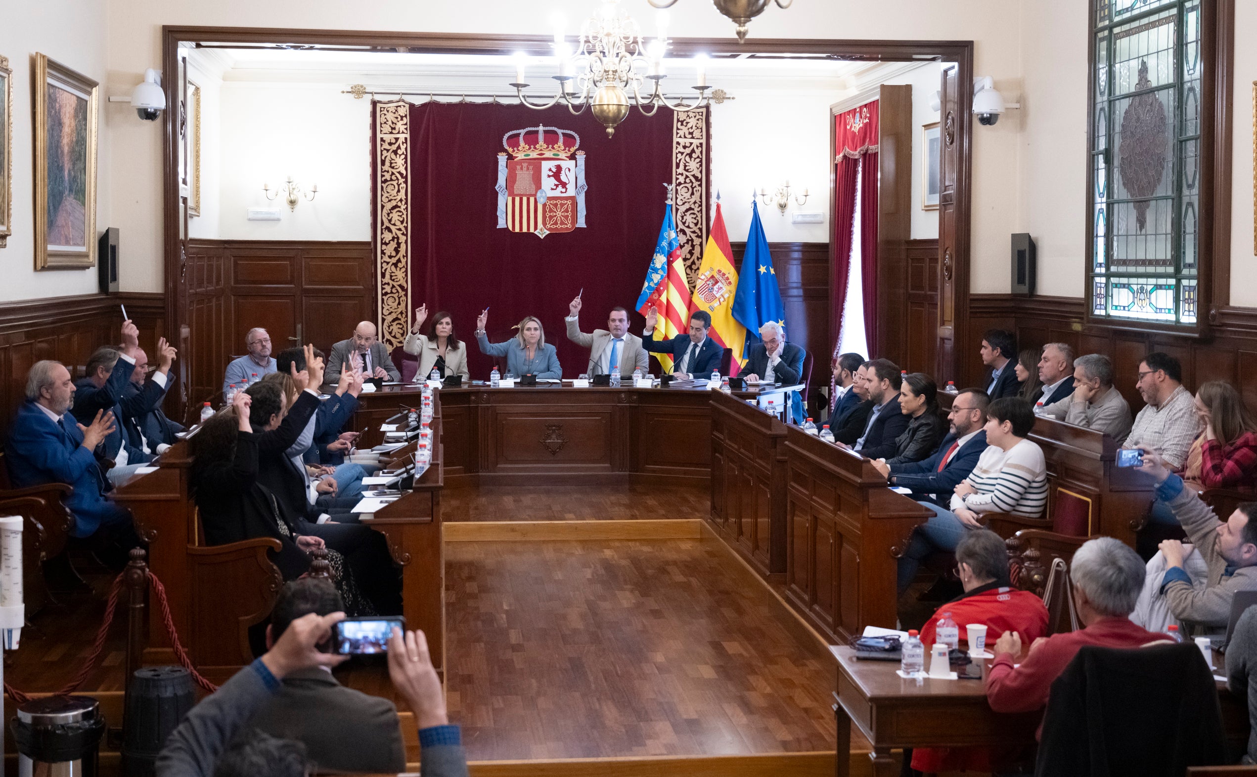 La Diputación aprueba un presupuesto de 217,2 millones para 2025 con los votos en contra de PSPV y Compromís La Diputación aprueba un presupuesto de 217,2 millones para 2025 con los votos en contra de PSPV y Compromís