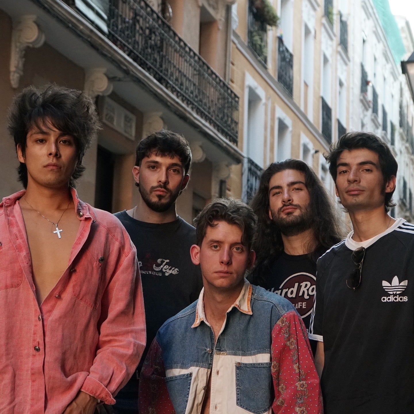 La Azotea lanza la iniciativa 'Púas solidarias' para recaudar fondos destinados a la Banda Primitiva de Paiporta La Azotea lanza la iniciativa 'Púas solidarias' para recaudar fondos destinados a la Banda Primitiva de Paiporta