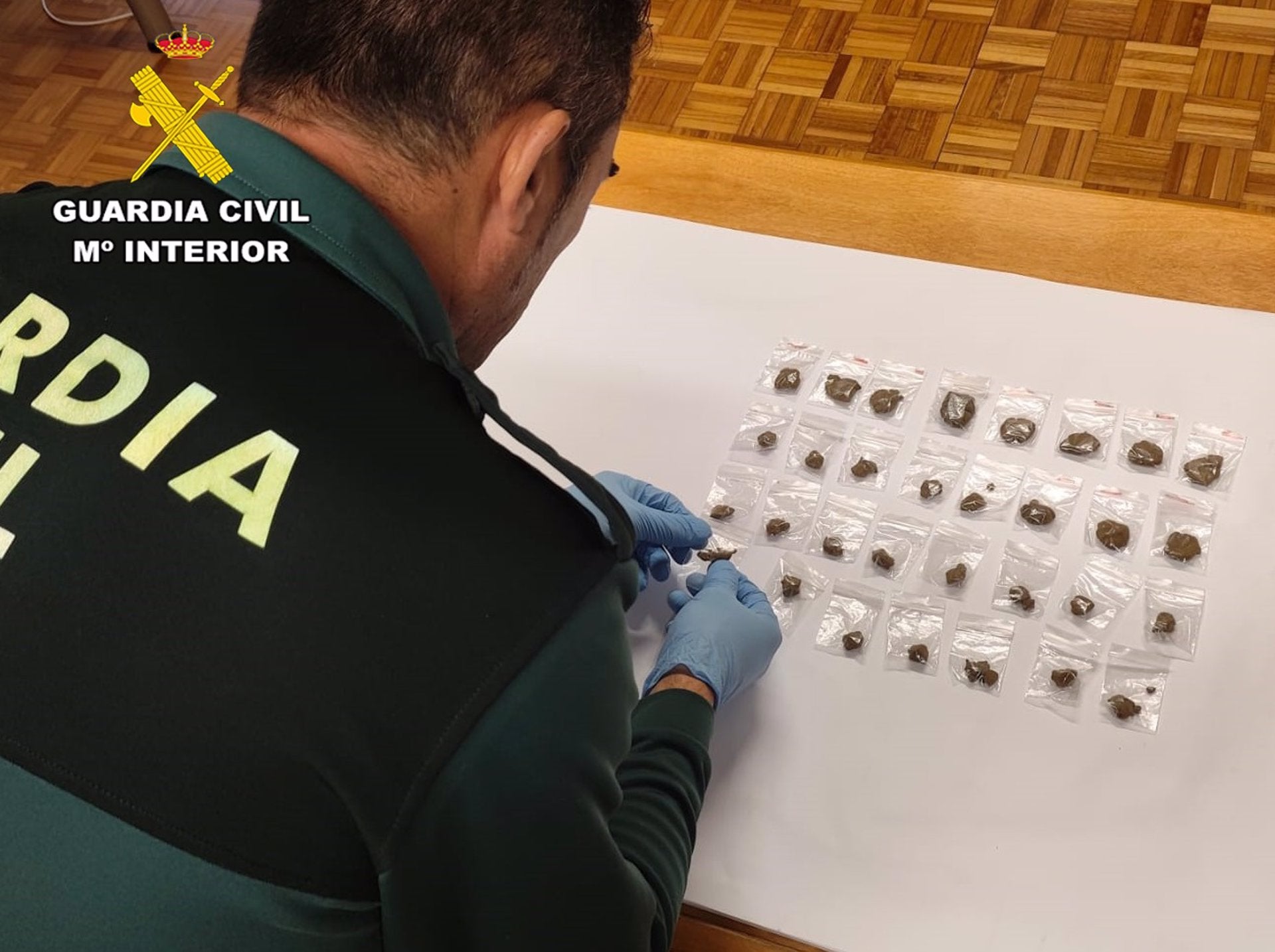 Interceptado un menor con 31 dosis de hachís en las inmediaciones de un instituto de Reinosa Interceptado un menor con 31 dosis de hachís en las inmediaciones de un instituto de Reinosa