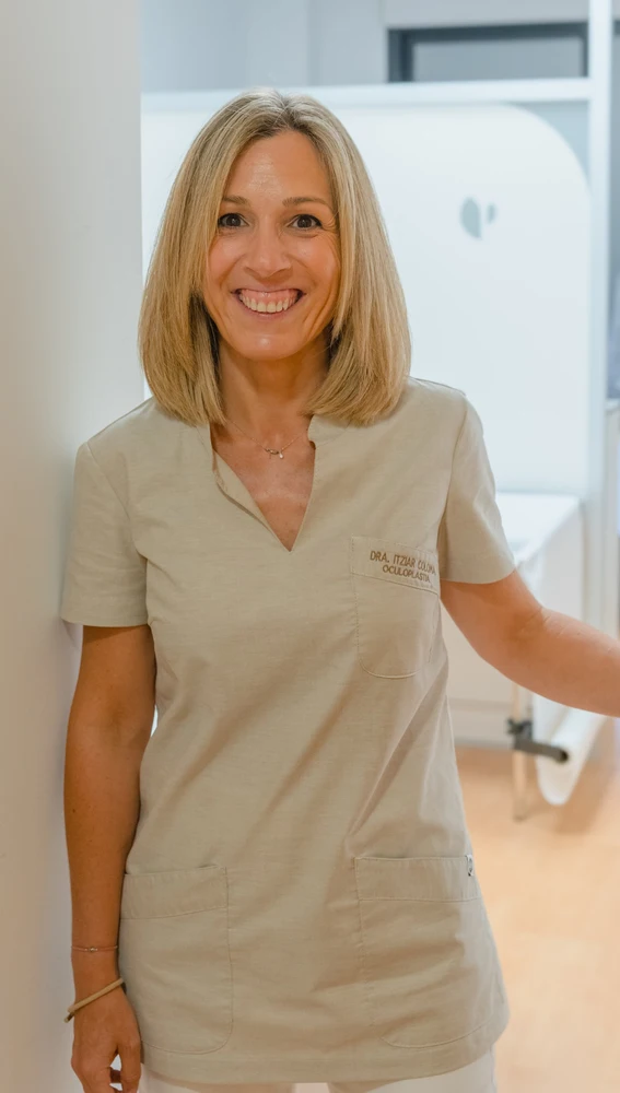 Doctora Itziar Coloma, especialista de la Unidad de Oftalmología Avanzada del Centro Médico Quirónsalud Elche Doctora Itziar Coloma, especialista de la Unidad de Oftalmología Avanzada del Centro Médico Quirónsalud Elche