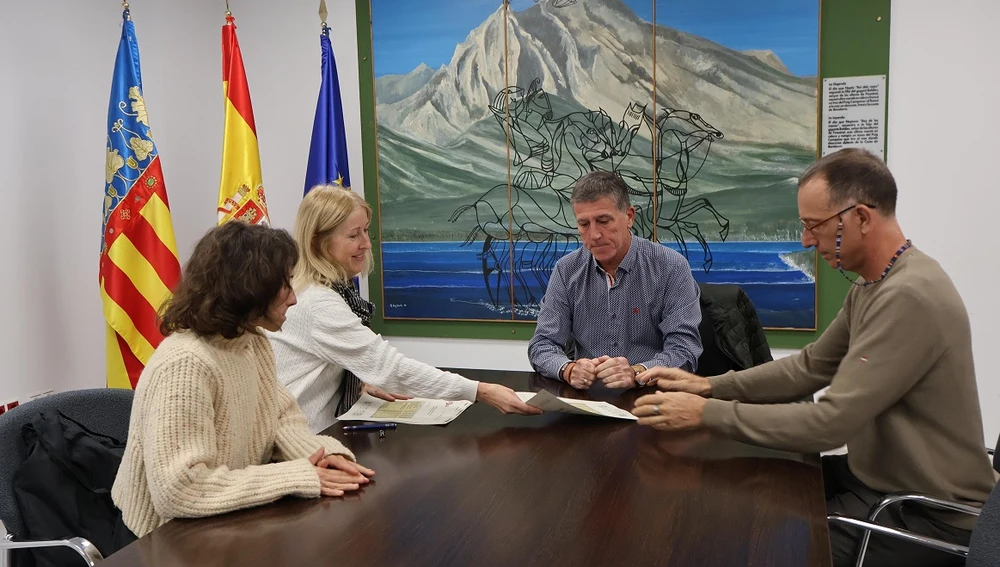 Convenio entre Ayuntamiento de Finestrat y Proyecto Lázaro Convenio entre Ayuntamiento de Finestrat y Proyecto Lázaro