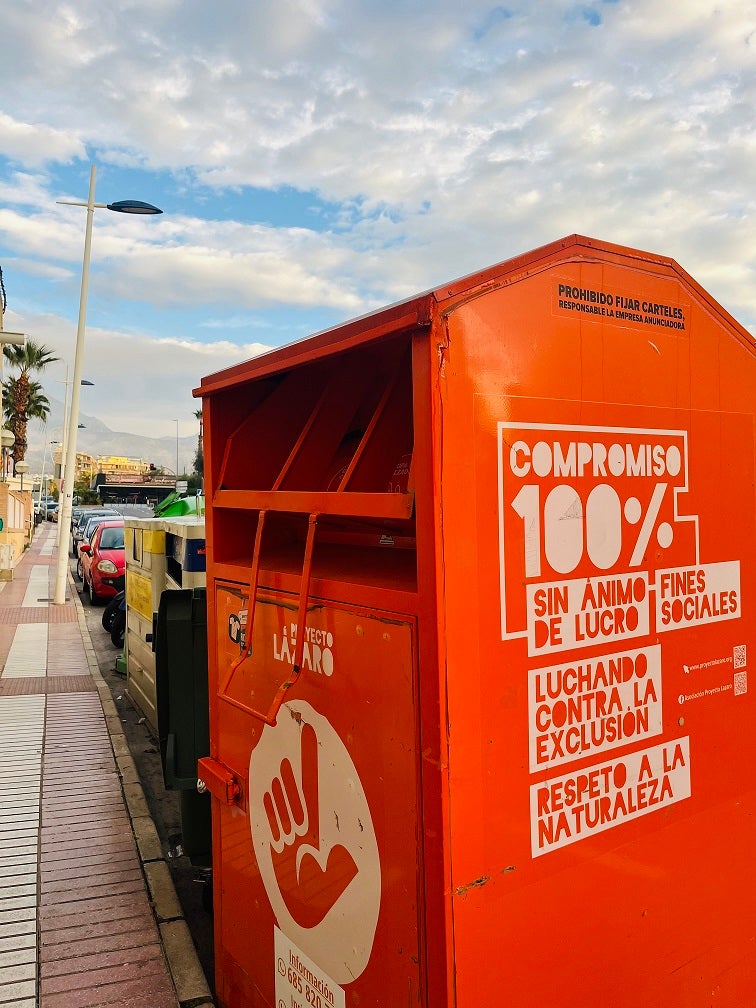 Finestrat recopila 33 toneladas de ropa usada este año que reutiliza el proyecto Lázaro Finestrat recopila 33 toneladas de ropa usada este año que reutiliza el proyecto Lázaro