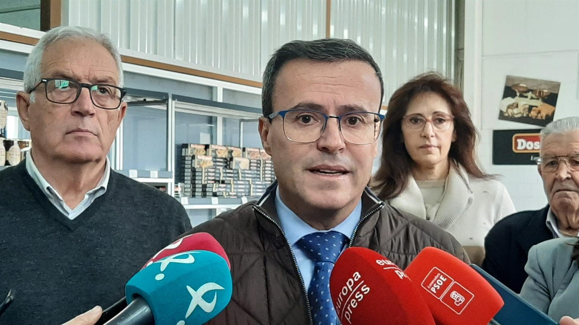 Gallardo concibe la candidatura de Gutiérrez como un "calentón" que dará "oxígeno" a Guardiola durante un mes Gallardo concibe la candidatura de Gutiérrez como un "calentón" que dará "oxígeno" a Guardiola durante un mes