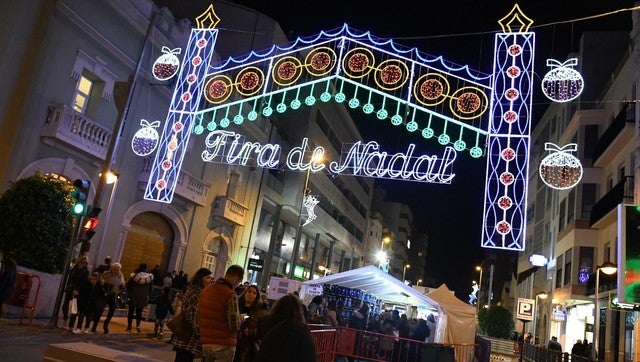 Vila-real presenta la feria de Navidad con la pista de hielo y una chocolatada solidaria Vila-real presenta la feria de Navidad con la pista de hielo y una chocolatada solidaria