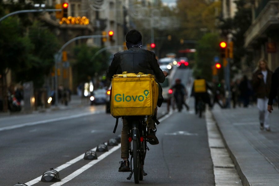 La subdelegación del Gobierno multa con 847.000 euros a Glovo por emplear a extranjeros sin permiso de trabajo La subdelegación del Gobierno multa con 847.000 euros a Glovo por emplear a extranjeros sin permiso de trabajo