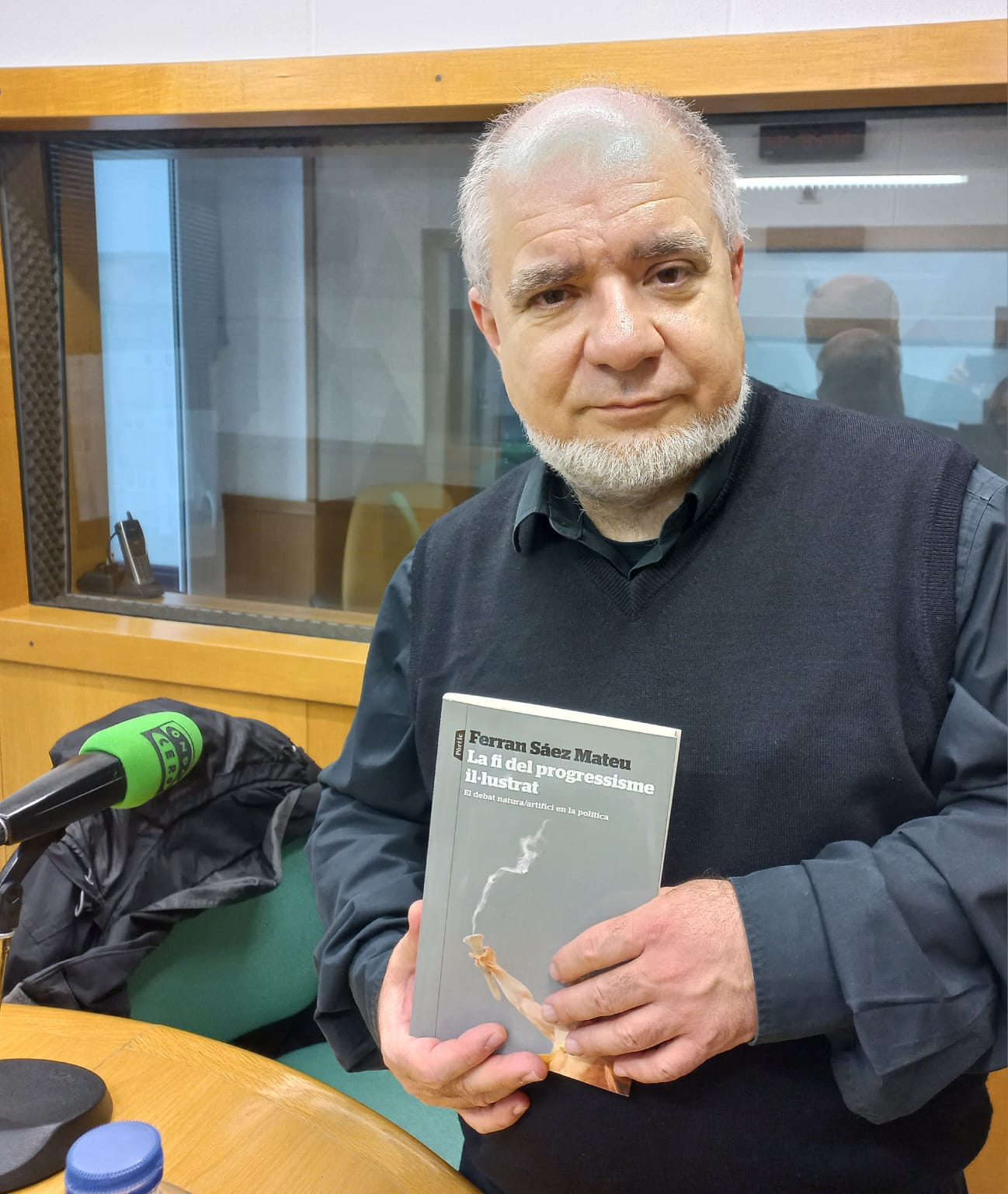De la Il·lustració al postmodernisme paròdic, les reflexions de Ferran Sáez sobre les contradiccions que travessen el pensament polític contemporani De la Il·lustració al postmodernisme paròdic, les reflexions de Ferran Sáez sobre les contradiccions que travessen el pensament polític contemporani