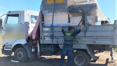 Detenidas tres personas por el robo en una empresa de construcción en Borriol y la sustracción de un vehículo en Castellón Detenidas tres personas por el robo en una empresa de construcción en Borriol y la sustracción de un vehículo en Castellón