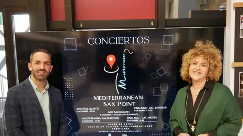 El director del Mediterranean Sax Point y la concejala de cultura de Crevillent El director del Mediterranean Sax Point y la concejala de cultura de Crevillent