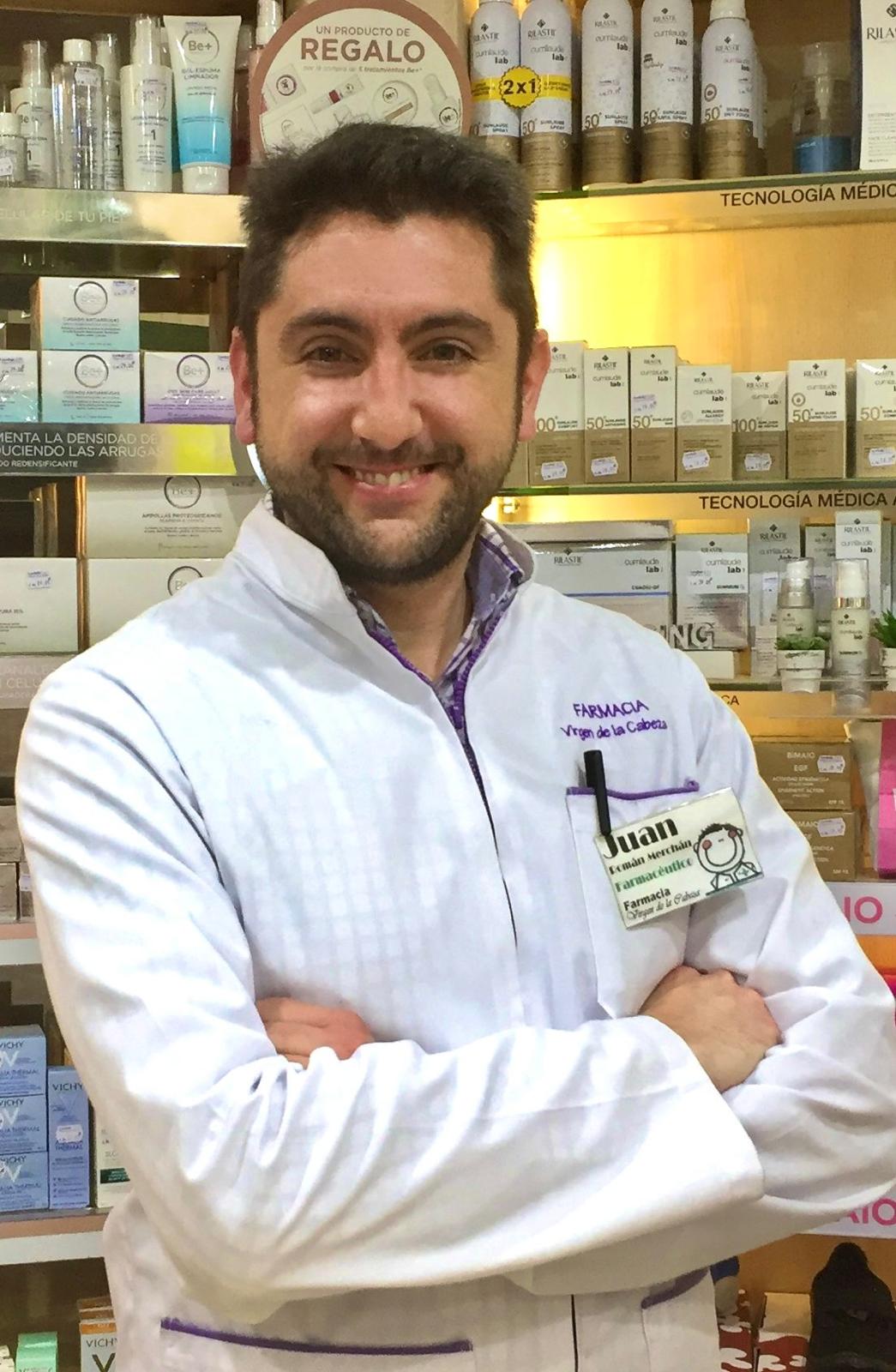 Juan Domingo Román destaca el papel de las farmacias de Granada como motor del empleo y la economía local Juan Domingo Román destaca el papel de las farmacias de Granada como motor del empleo y la economía local