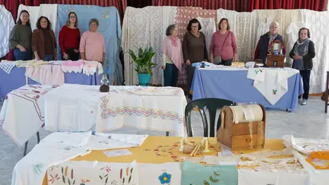 Vecinas de Algatocín exponen sus ajuares Serrania