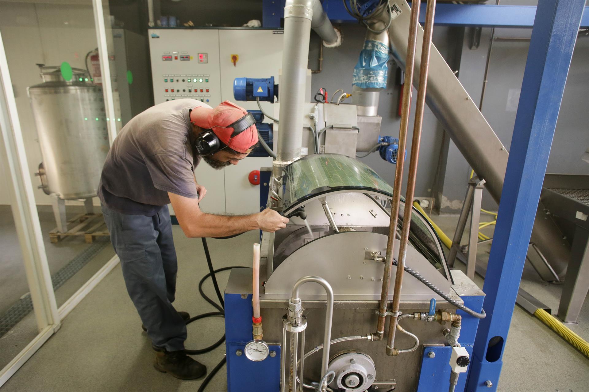 La producción industrial baja un 13,4% en tasa interanual en octubre en Extremadura, la mayor caída del país La producción industrial baja un 13,4% en tasa interanual en octubre en Extremadura, la mayor caída del país