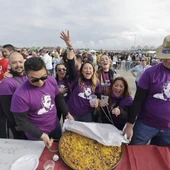 Concurso de Paellas en las fiestas patronales de Torrevieja en 2023: una de las paellas ante el jurado Concurso de Paellas en las fiestas patronales de Torrevieja en 2023: una de las paellas ante el jurado