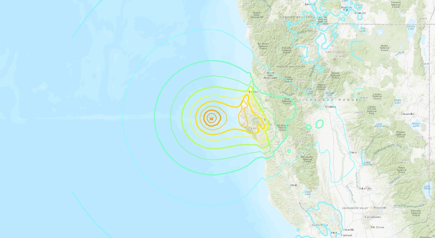 Un terremoto de magnitud 7,0 sacude el norte de California y provoca una alerta de tsunami Un terremoto de magnitud 7,0 sacude el norte de California y provoca una alerta de tsunami