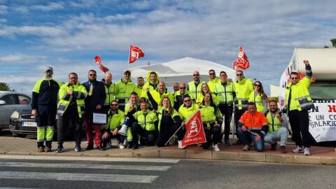 El sector de las ambulancias se moviliza para reclamar un convenio digno y dejar de ser el personal 'low cost' de la sanidad valenciana 