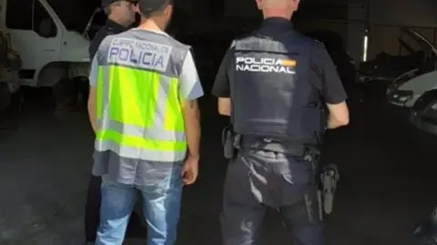 La Policía Nacional detiene a dos personas por explotación laboral La Policía Nacional detiene a dos personas por explotación laboral