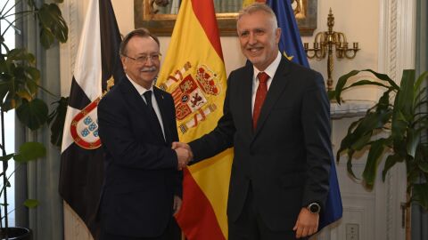 Presidente de Ceuta, Juan Vivas junto al ministro de Politica Territorial, &Aacute;ngel Victor Torres