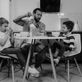 La Justicia obliga al Ayuntamiento de Barcelona a pagar el permiso parental de ocho semanas a un empleado