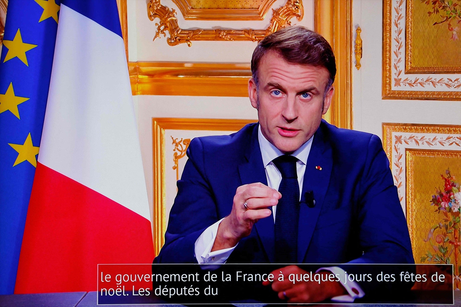 Macron anuncia que no dimitirá y critica el cinismo de la "extrema izquierda y extrema derecha" Macron anuncia que no dimitirá y critica el cinismo de la "extrema izquierda y extrema derecha"