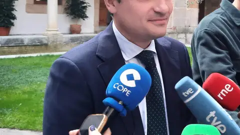 La Junta exige una disculpa a Gallardo por "meter la pata" al acusarle de fabricar su imputación por el caso Azagra La Junta exige una disculpa a Gallardo por "meter la pata" al acusarle de fabricar su imputación por el caso Azagra