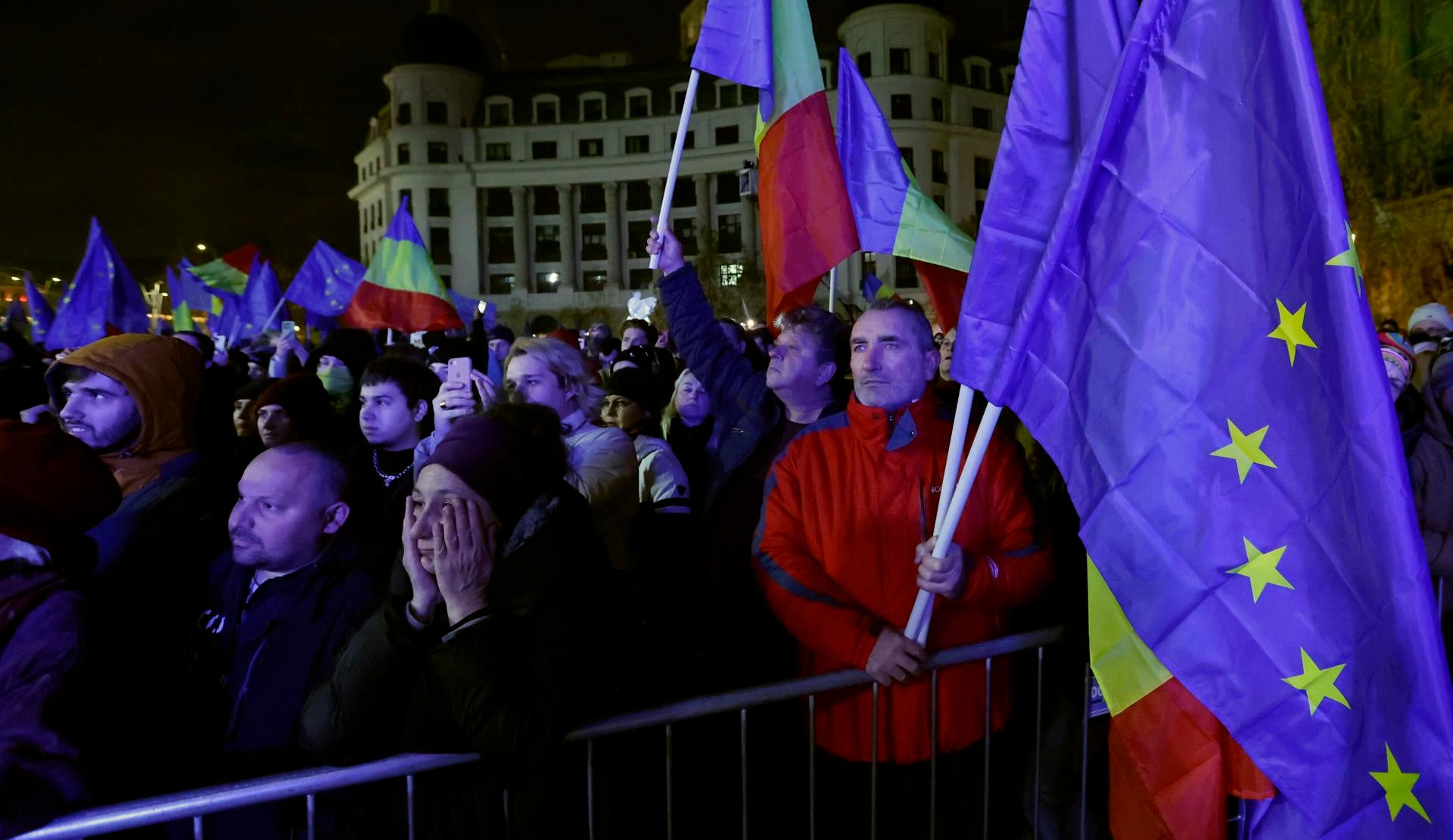 Rumanía anula la primera vuelta de las elecciones tras detectar injerencia de Rusia Rumanía anula la primera vuelta de las elecciones tras detectar injerencia de Rusia