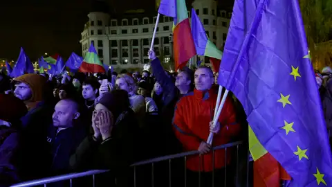 Rumanía anula la primera vuelta de las elecciones tras detectar injerencia de Rusia Rumanía anula la primera vuelta de las elecciones tras detectar injerencia de Rusia