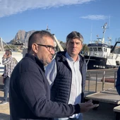Miguel Solbes, patrón Mayor de la Cofradía de Pescadores de la VIla Joiosa, junto al Alcalde Marcos Zaragoza en el Puerto pesquero de la Vila Miguel Solbes, patrón Mayor de la Cofradía de Pescadores de la VIla Joiosa, junto al Alcalde Marcos Zaragoza en el Puerto pesquero de la Vila