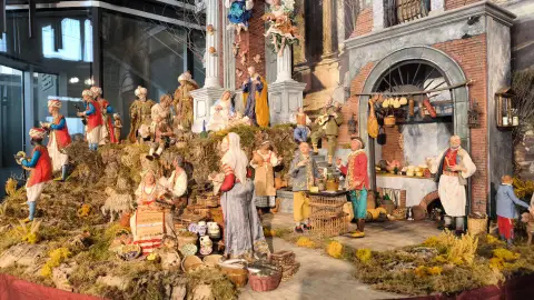 Belén Municipal al estilo napolitano en la sala de exposiciones del Ayuntamiento Belén Municipal al estilo napolitano en la sala de exposiciones del Ayuntamiento