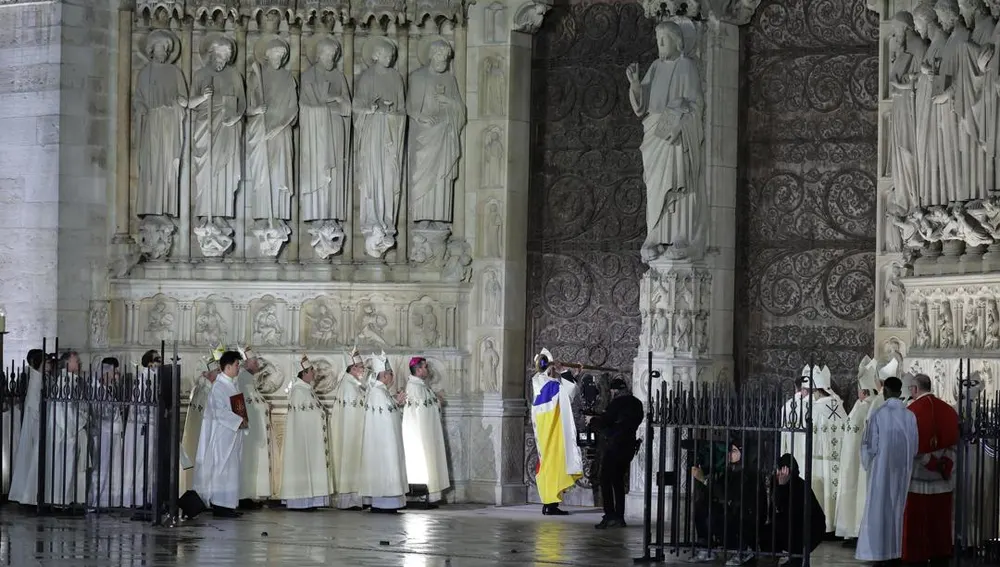 El arzobispo de París, Laurent Ulrich, ha reabierto oficialmente la catedral de Notre Dame este sábado El arzobispo de París, Laurent Ulrich, ha reabierto oficialmente la catedral de Notre Dame este sábado