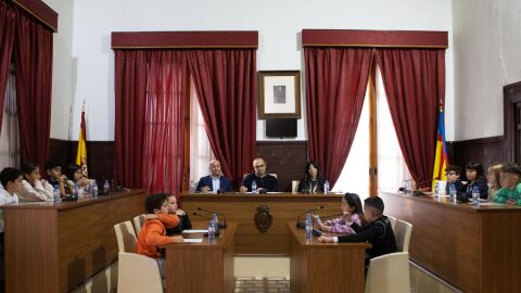 Sesi&oacute;n constitutiva de la Comisi&oacute;n de &lsquo;La ciudad de los ni&ntilde;os&rsquo; de Mon&oacute;var.