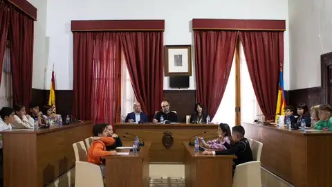 Sesión constitutiva de la Comisión de ‘La ciudad de los niños’ de Monóvar. Sesión constitutiva de la Comisión de ‘La ciudad de los niños’ de Monóvar.