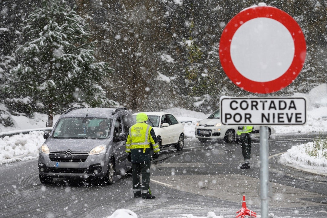 Bajada de temperaturas y nevadas en amplias zonas de la mitad norte para este domingo Bajada de temperaturas y nevadas en amplias zonas de la mitad norte para este domingo