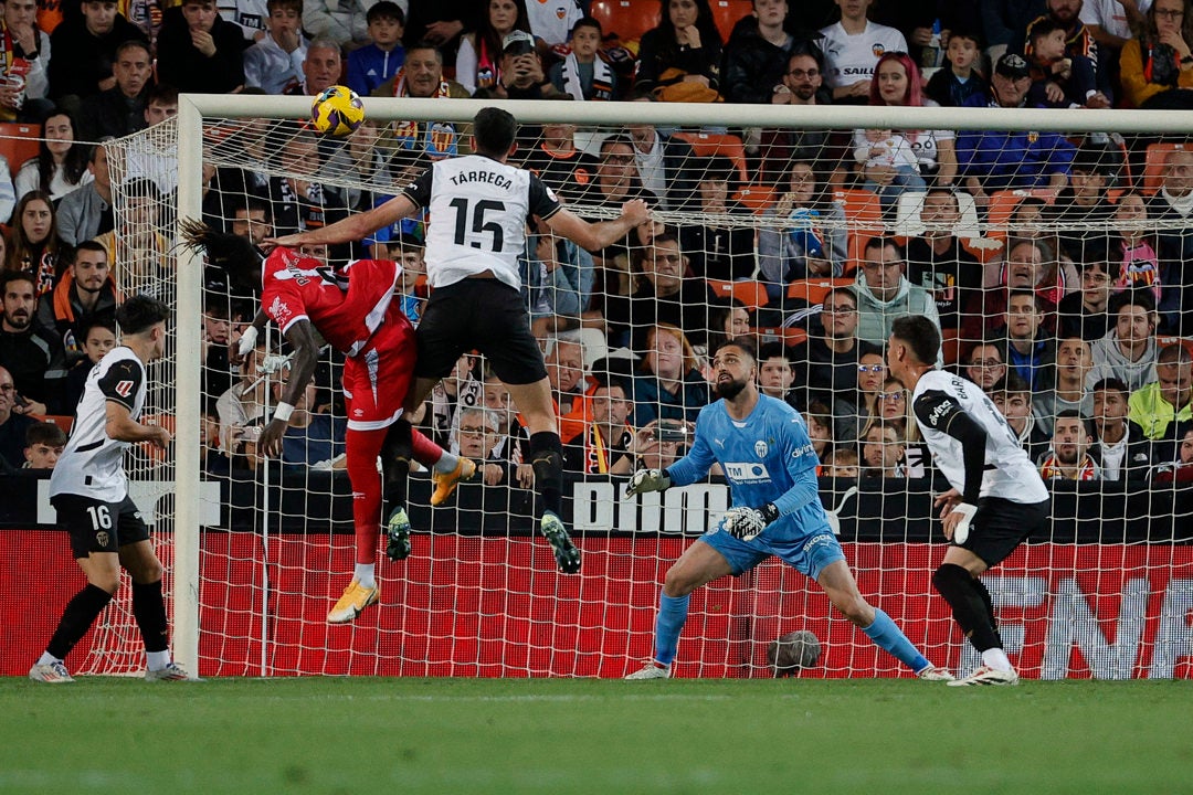 El Rayo acaba con el Valencia y encrespa a Mestalla El Rayo acaba con el Valencia y encrespa a Mestalla