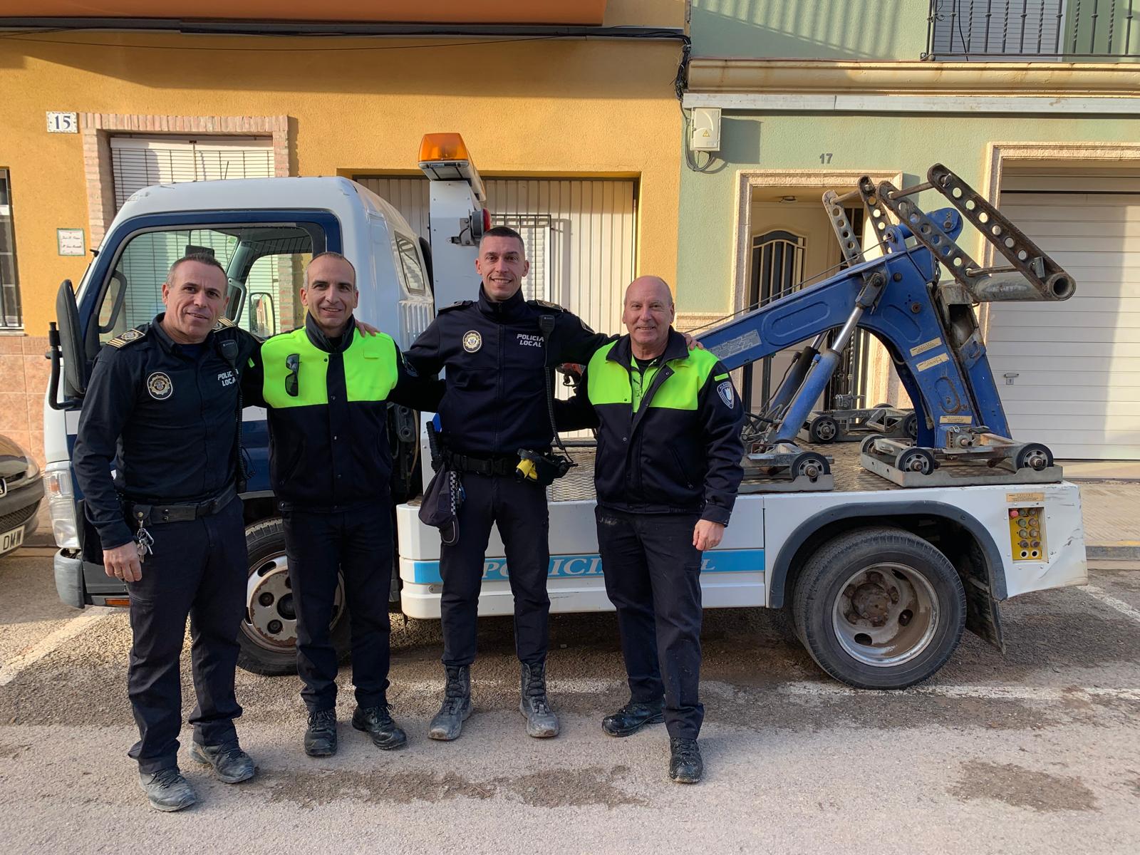 El Ayuntamiento dona a Algemesí un camión-grúa para las tareas de reconstrucción tras las inundaciones El Ayuntamiento dona a Algemesí un camión-grúa para las tareas de reconstrucción tras las inundaciones