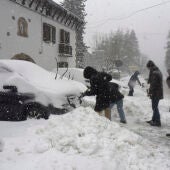 La AEMET activa el aviso rojo en cinco comunidades por nieve, viento y mala mar