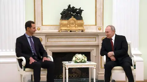 Bachar al Asad y su familia llegan a Moscú y reciben asilo de Rusia por "motivos humanitarios" Bachar al Asad y su familia llegan a Moscú y reciben asilo de Rusia por "motivos humanitarios"