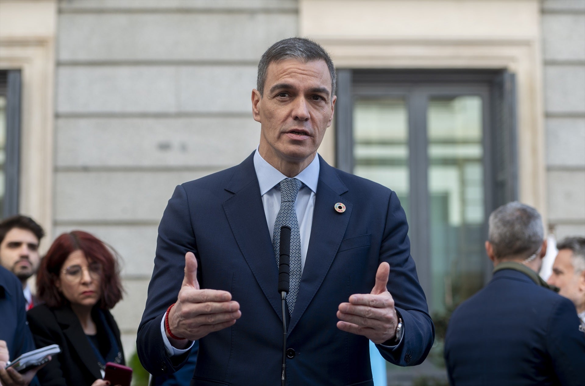 El Gobierno no se inmuta ante la petición de cuestión de confianza de Puigdemont: "Sánchez es muy de fiar" El Gobierno no se inmuta ante la petición de cuestión de confianza de Puigdemont: "Sánchez es muy de fiar"