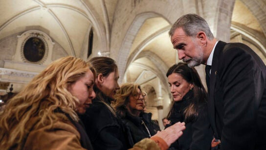 El rey Felipe VI y la reina Letizia, durante el funeral por las v&iacute;ctimas de la DANA.