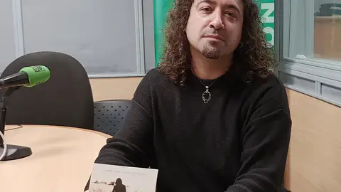 Víctor Fraile presenta "Cantos de Lejanía", su segundo disco en solitario Víctor Fraile en Más de uno Alcalá