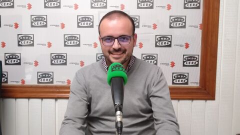 Carmelo Navas, director de la Agrupaci&oacute;n Coral 'Maestro Ib&aacute;&ntilde;ez'