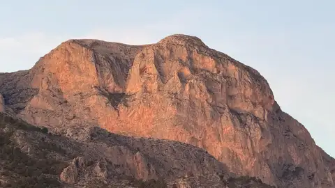 Alerta por fuertes rachas de viento Atardecer Monte Ponoch, Polop