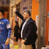 Ricardo Íñiguez, entrenador de Viña Albali F.S. Valdepeñas, durante el partido en Noia Ricardo Íñiguez, entrenador de Viña Albali F.S. Valdepeñas, durante el partido en Noia
