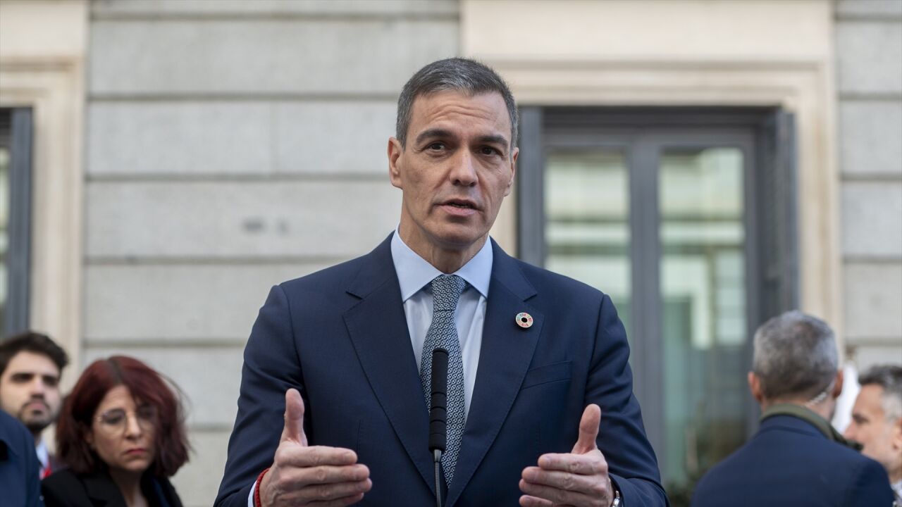 Puigdemont Retos a Sánchez: ¿Cuestión de Confianza en el Horizonte Político Español?