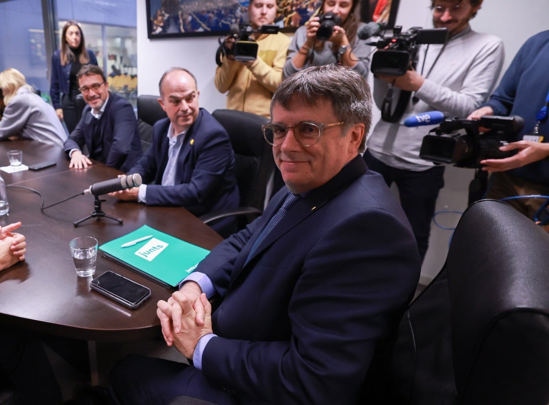 Puigdemont presiona a Sánchez y le exige que se someta a una cuestión de confianza en el Congreso Puigdemont presiona a Sánchez y le exige que se someta a una cuestión de confianza en el Congreso
