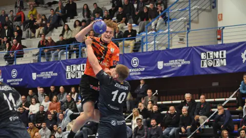 El Balonmano Servigroup Benidorm consigue sacarle un empate al Ademar León El Balonmano Servigroup Benidorm consigue sacarle un empate al Ademar León