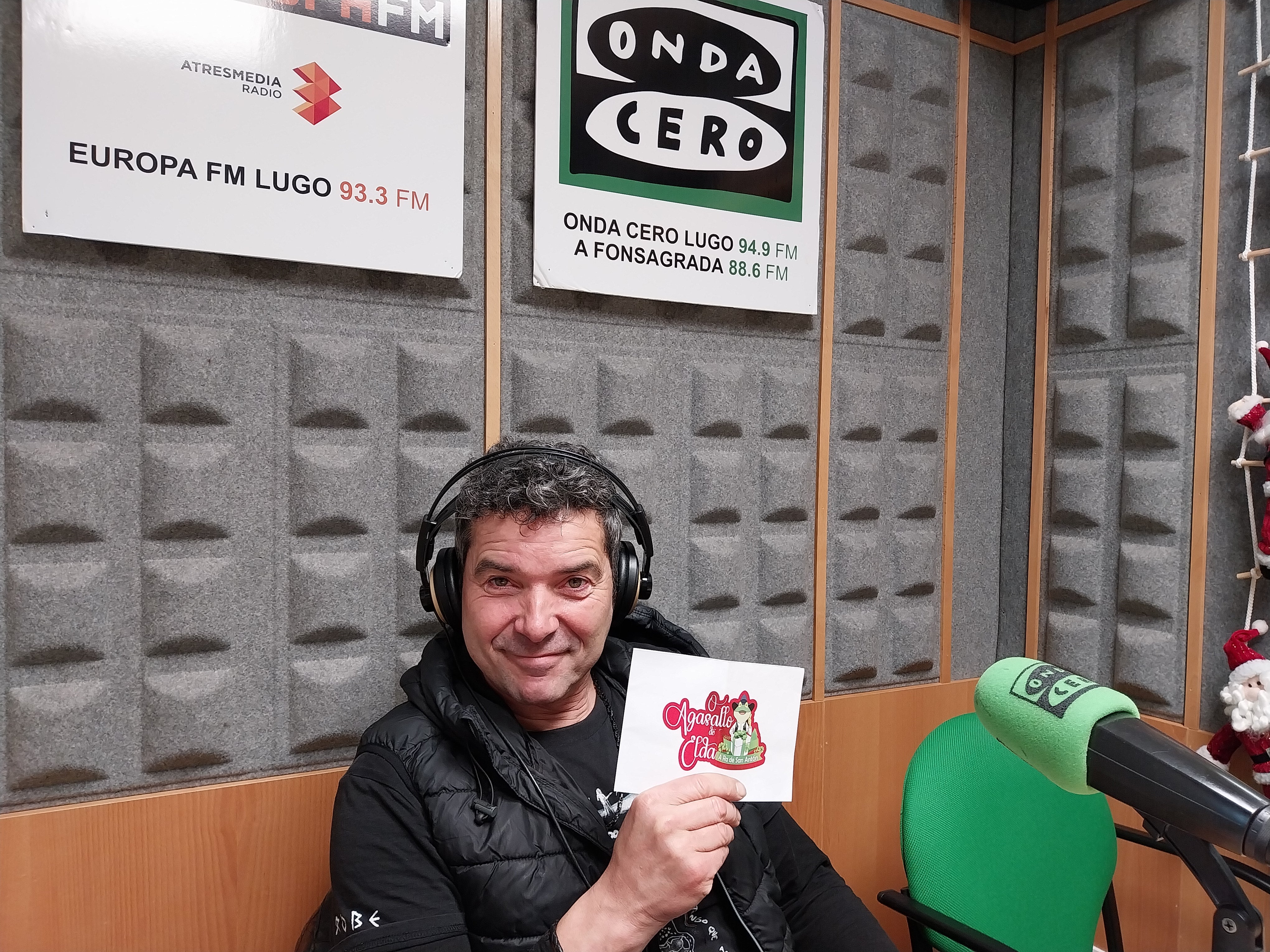 Un librero de Lugo regala 100 décimos de la lotería de Navidad a los vecinos del barrio Un librero de Lugo regala 100 décimos de la lotería de Navidad a los vecinos del barrio