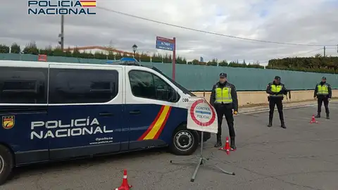 Control de seguridad de la Policía Nacional en Elche. Control de seguridad de la Policía Nacional en Elche.