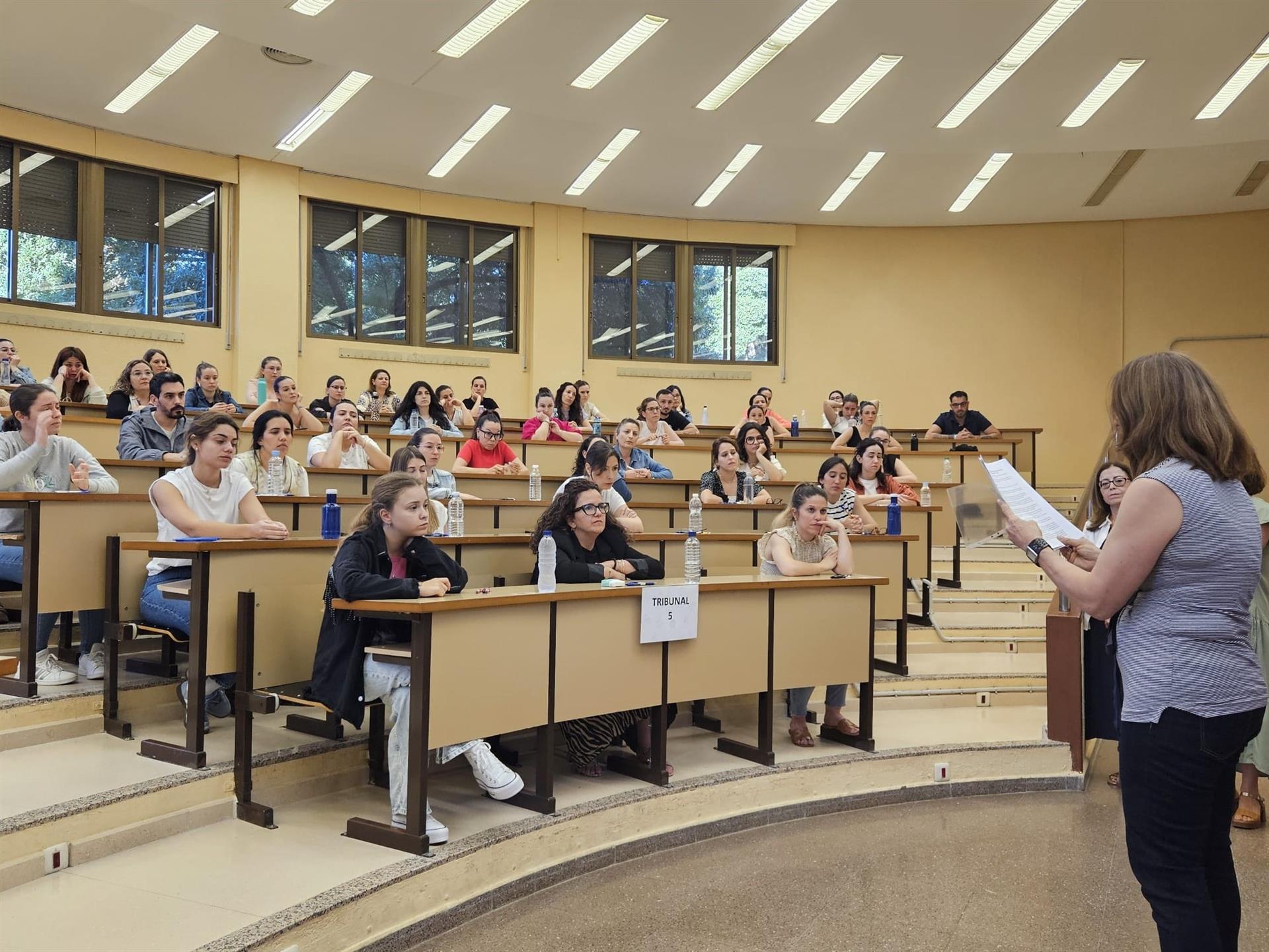 Un total de 816 docentes se convertirán en funcionarios de carrera el 31 de diciembre Un total de 816 docentes se convertirán en funcionarios de carrera el 31 de diciembre